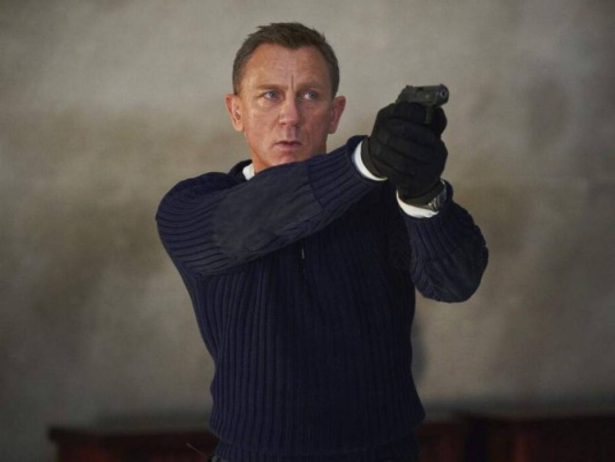 James Bond no puede ser interpretado por una mujer, dice Daniel Craig