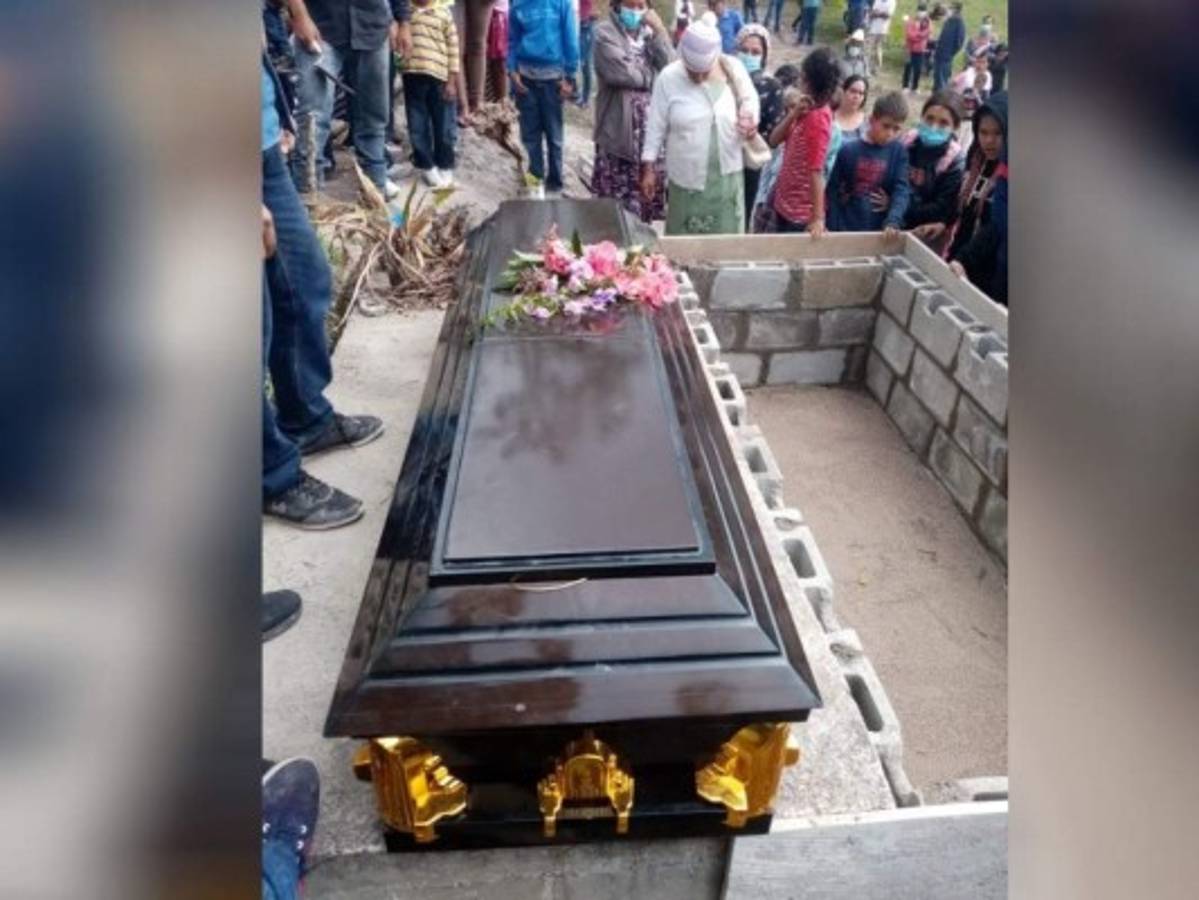 El sepelio del dirigente campesino se llevó a cabo el lunes en horas de la tarde en Santiago de Puringla.