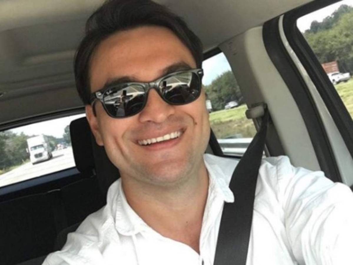 Kenneth Melhado se toma fotografía con Pantera Negra de los Avengers