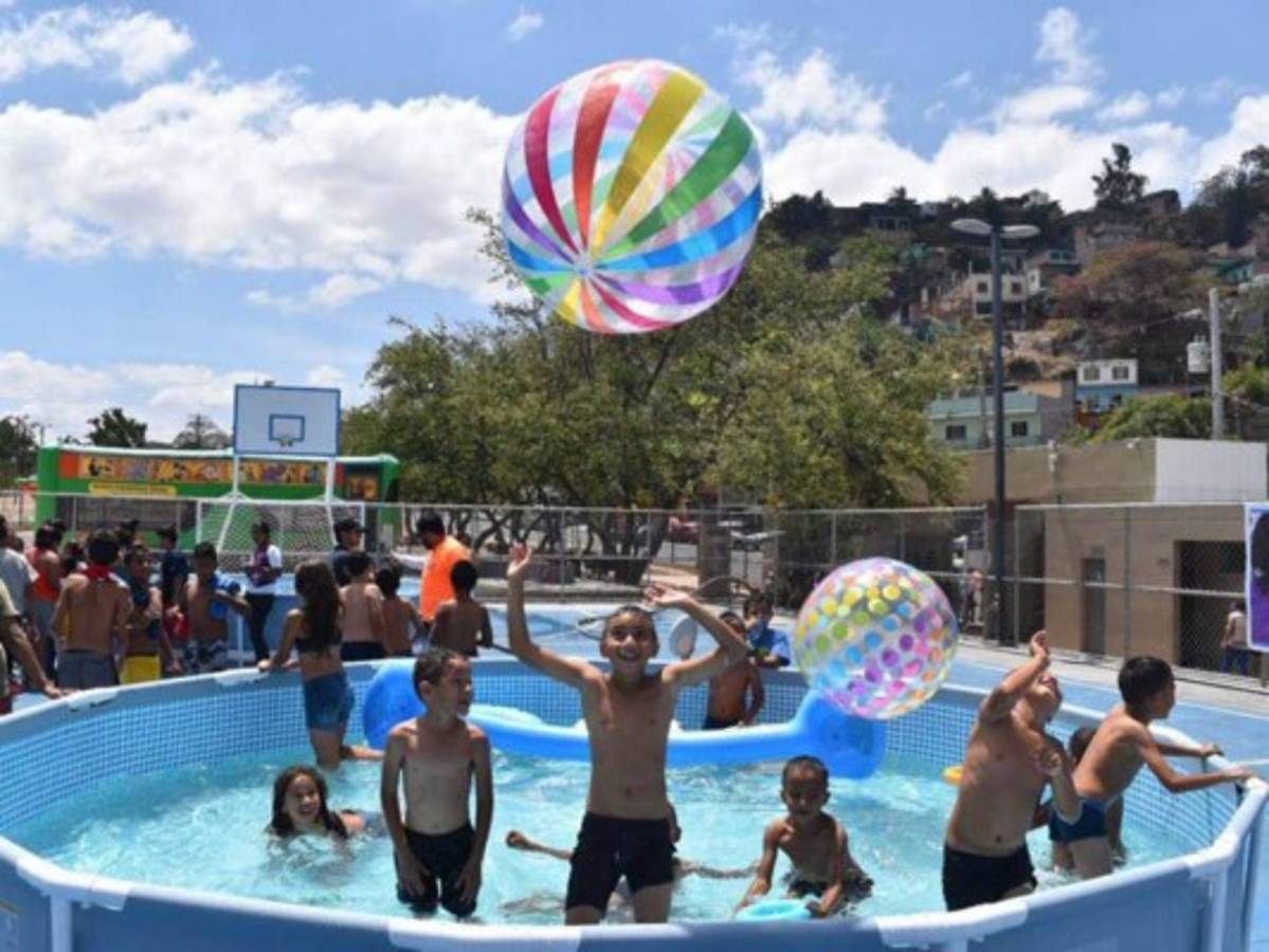 Piscinas, toboganes y el arte del graffiti presentes en colonias capitalinas