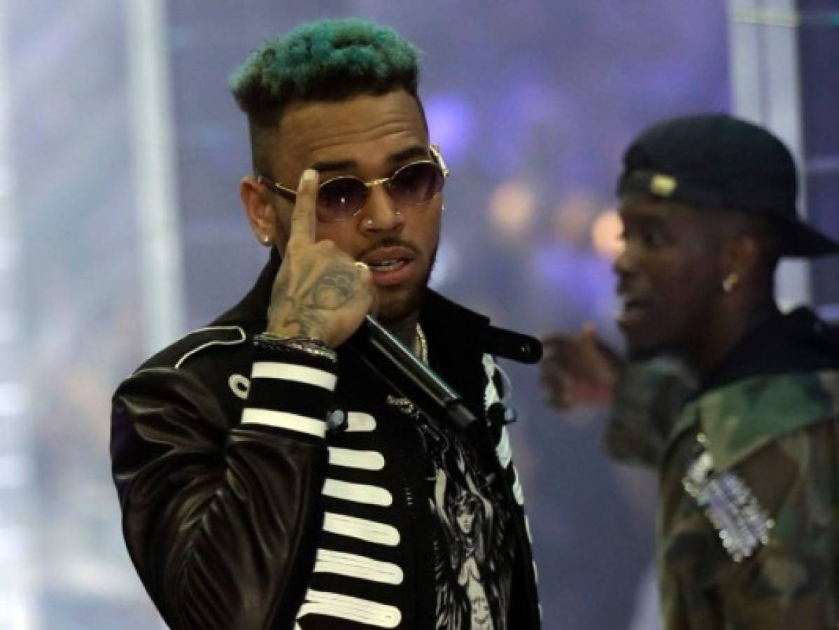 Acusadora de Chris Brown bajo 'presión psicológica”