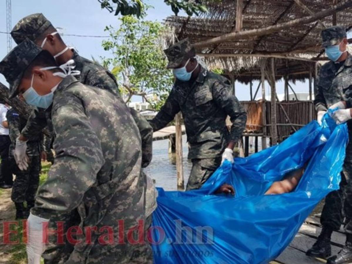 Equipo forense realiza levantamiento de cuerpos de víctimas de naufragio en La Mosquitia