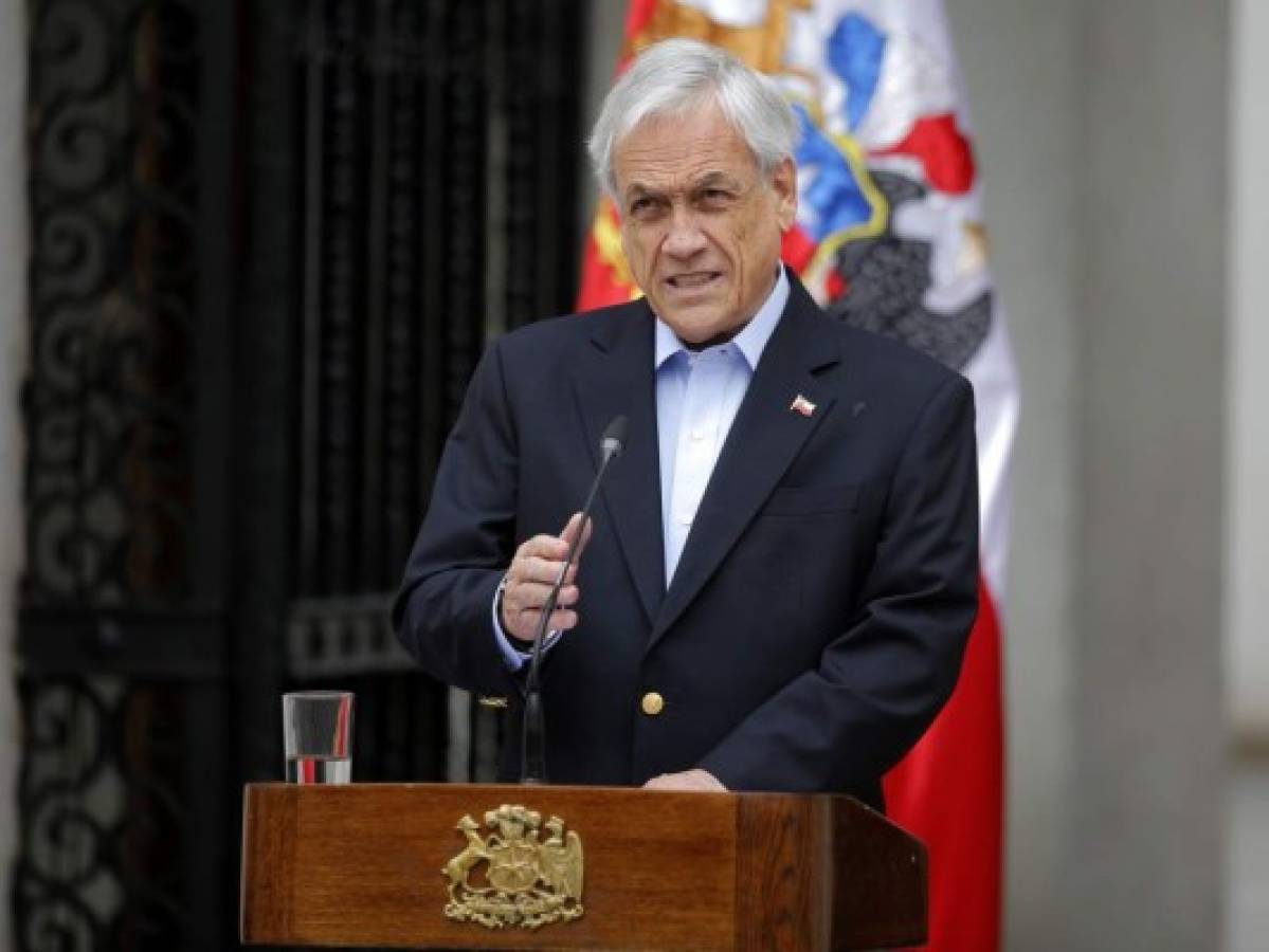 Sabatián Piñera pide a todos sus ministros poner cargos a disposición