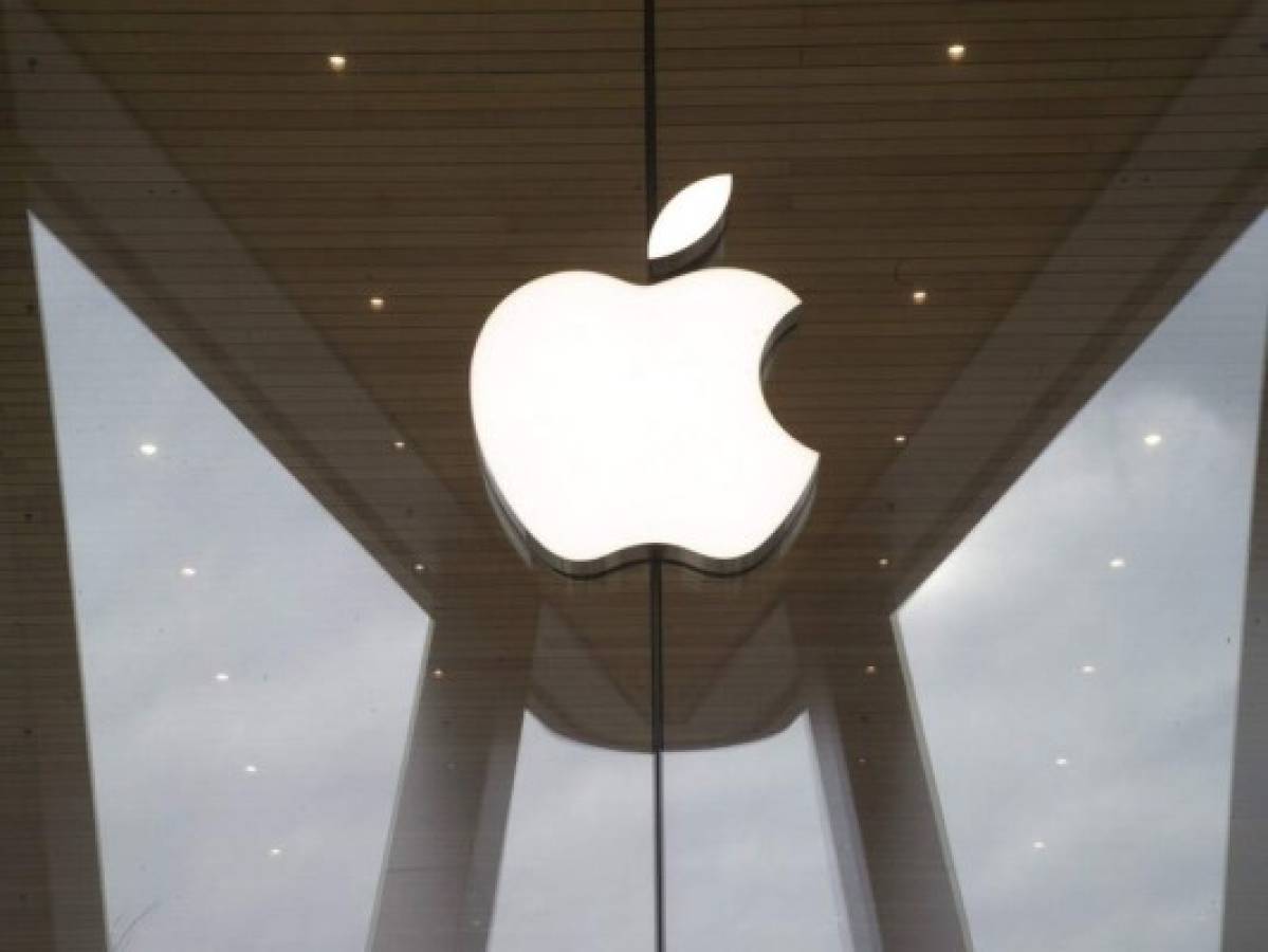 Apple lanza iPhone más económico en medio de pandemia 