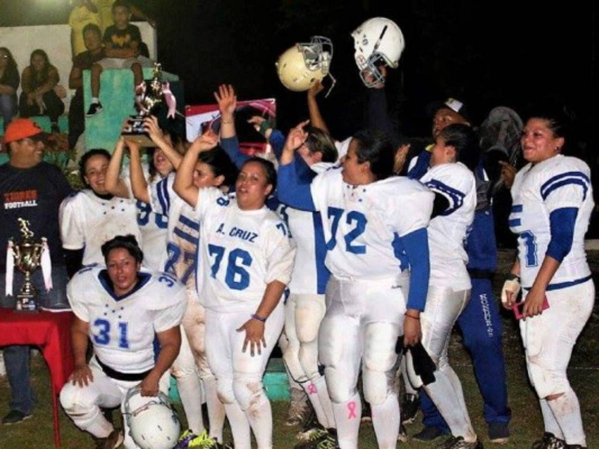 Selección femenina de fútbol americano realizó amistoso en México