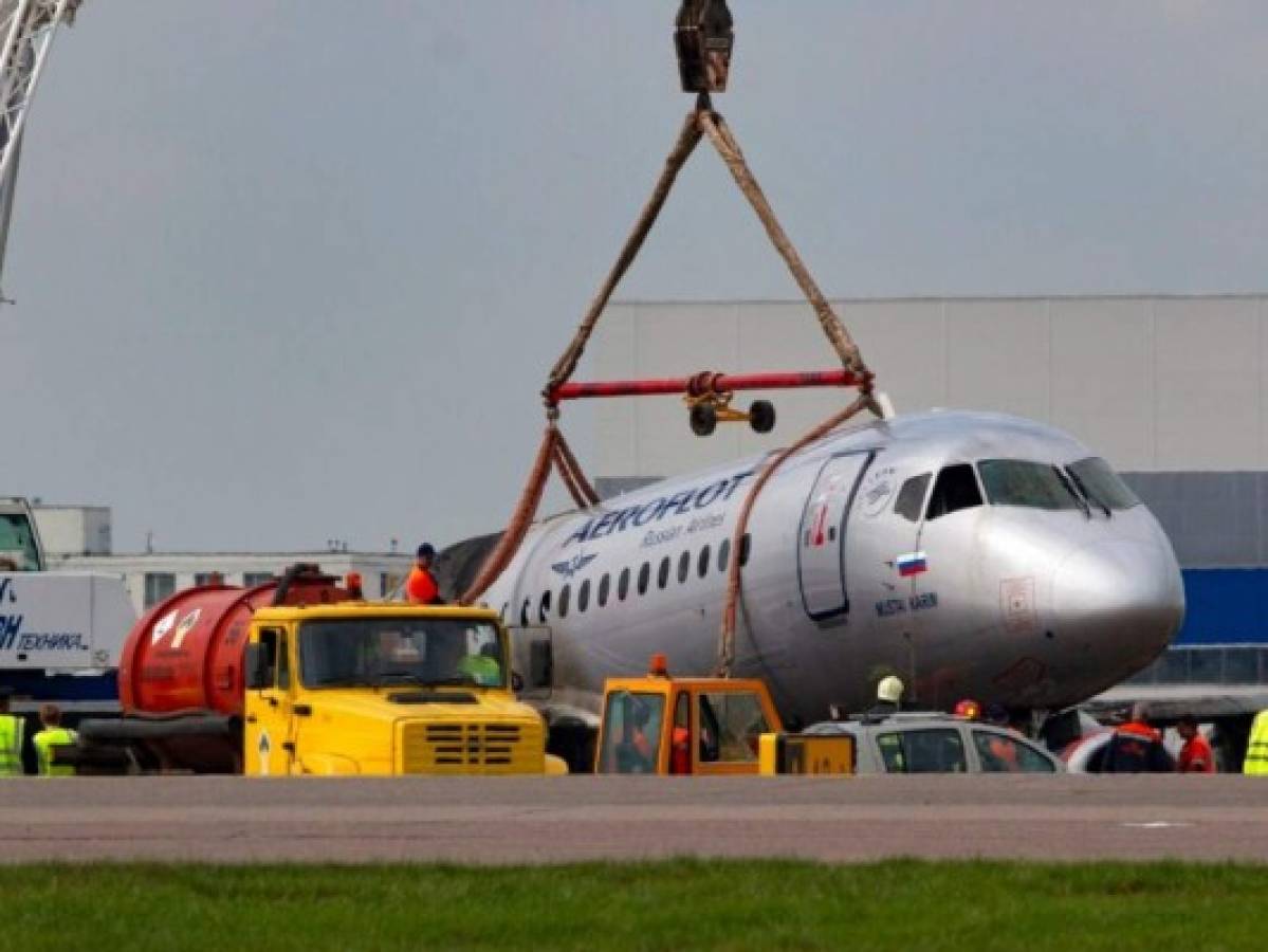 Sobreviviente al accidente de avión ruso recuerda un rayo: 'Se oyó en toda la cabina'