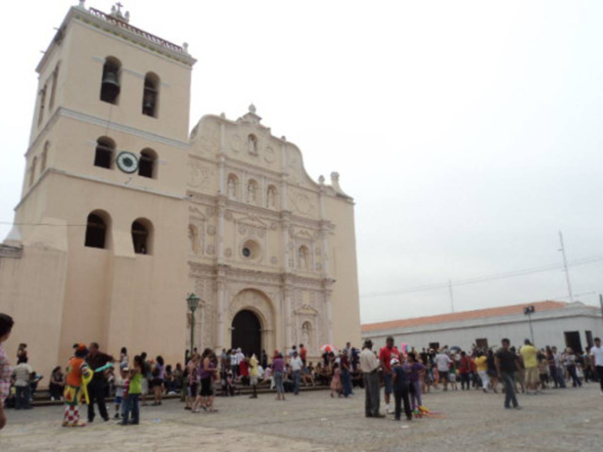 Comayagua vuelve a maravillar a propios y extraños con sus magníficas alfombras