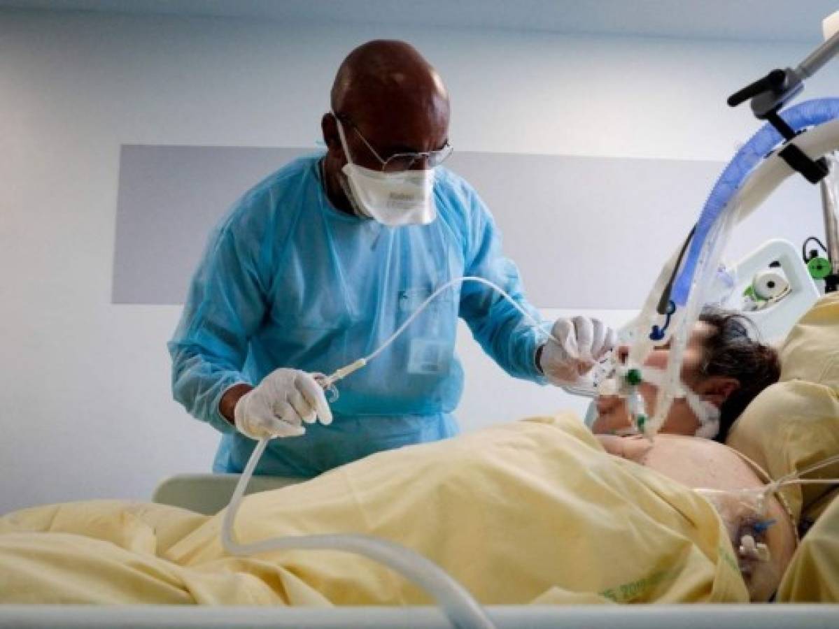 OMS prevé 'gran número' de hospitalizaciones, aunque ómicron sea menos peligrosa