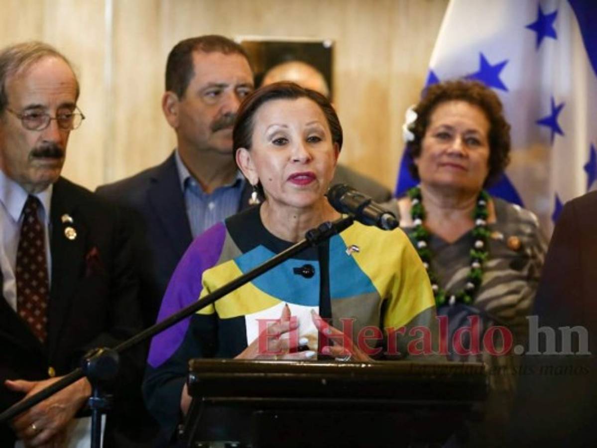 Nydia Velázquez durante su participación en la conferencia de prensa. Foto Emilio Flores| EL HERALDO