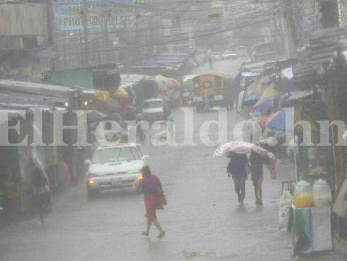 Fuertes lluvias azotan la capital de Honduras este domingo