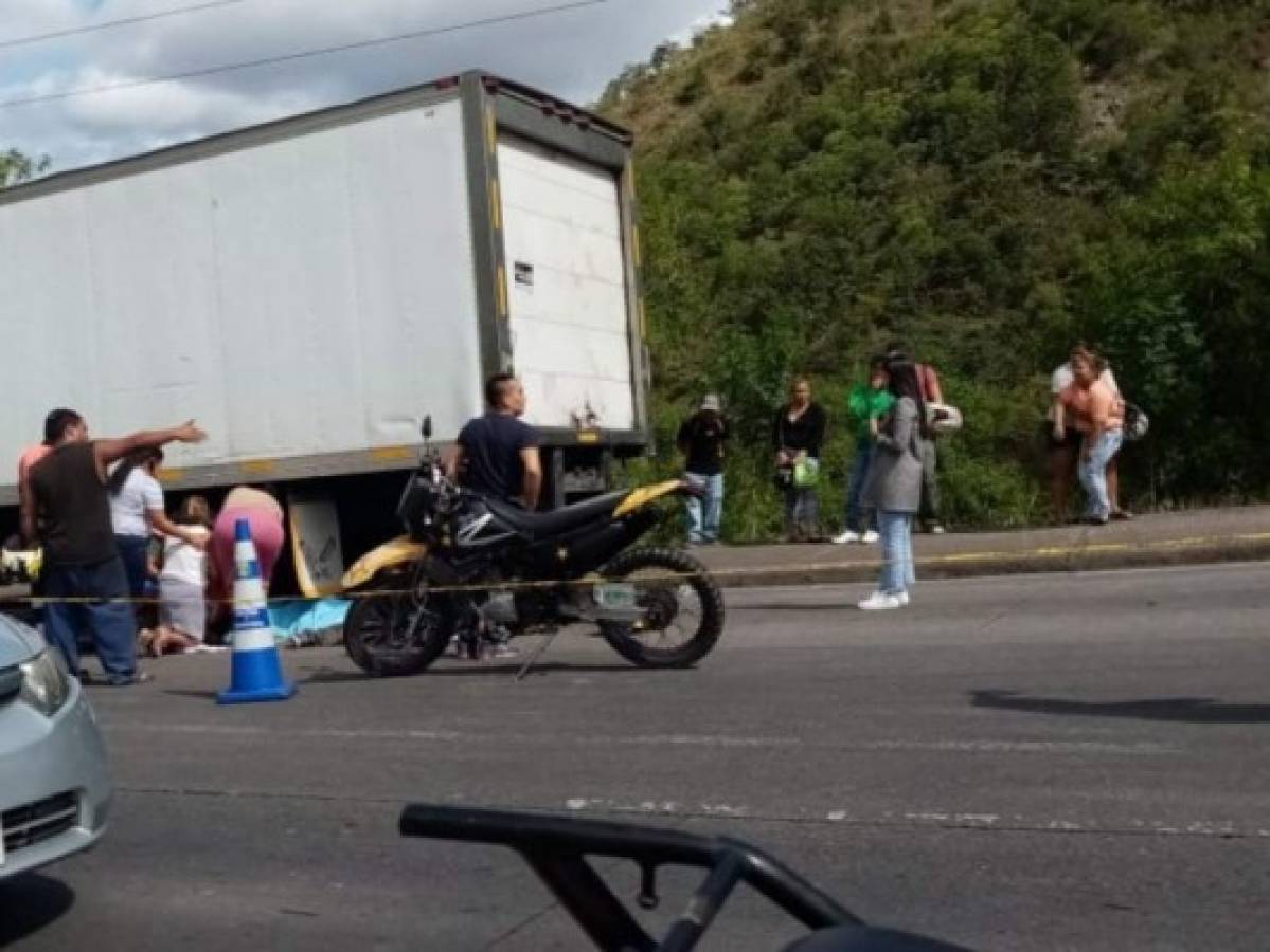 Mujer muere tras impacto de motocicleta con camión en cuesta El Chile de la capital