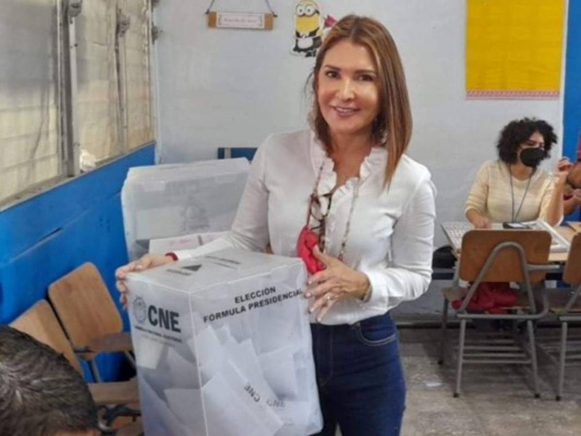 Esposas, hijas y madre: ellas acompañaron a votar a los candidatos presidenciales