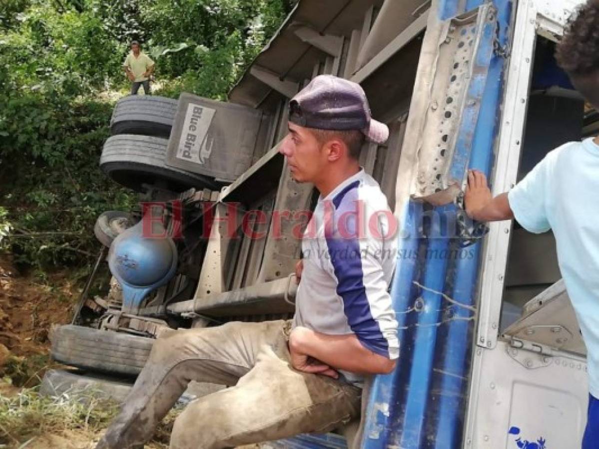 Cuerpos de socorro acudieron al lugar para trasladar a los lesionados hasta el Hospital Escuela.