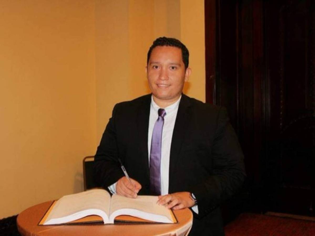 Muere por covid-19 el doctor Héctor Eduardo Dubón en SPS  