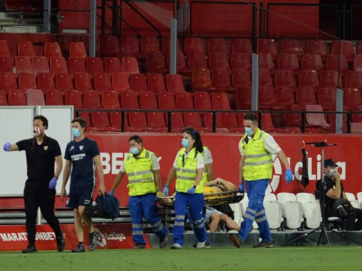 Tomas Vaclik, portero del Sevilla, sufre un esguince en la rodilla