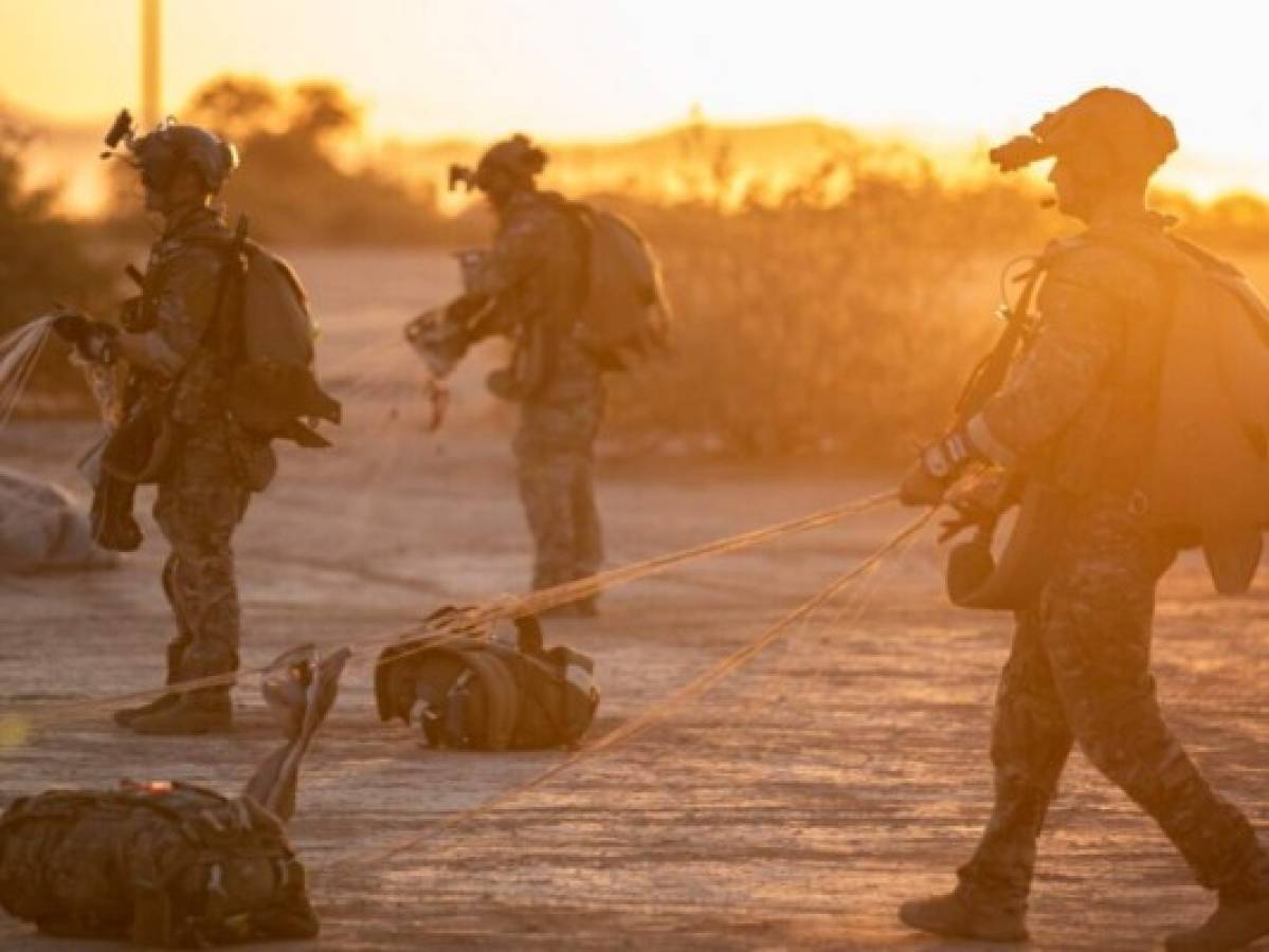 Muere soldado en Arizona durante ejercicio de paracaidismo  