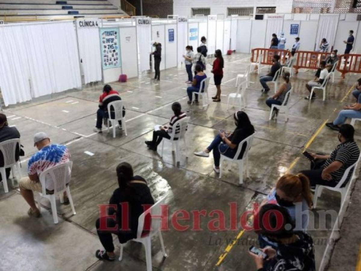 Los médicos del triaje Milla Selva se vieron saturados durante la mañana por la alta afluencia de pacientes que aumenta a diario. Foto: David Romero/El Heraldo