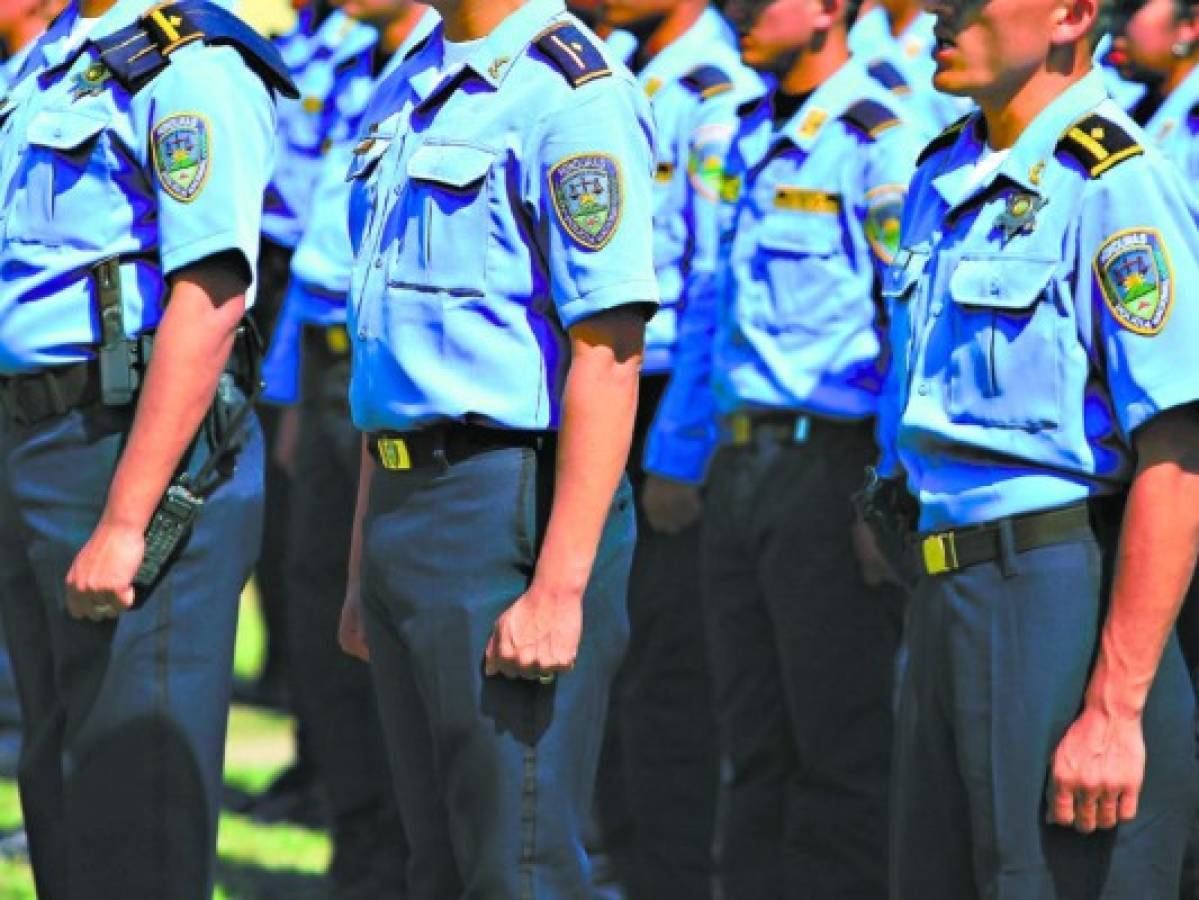 Comisión analizará listado de 1,400 policías