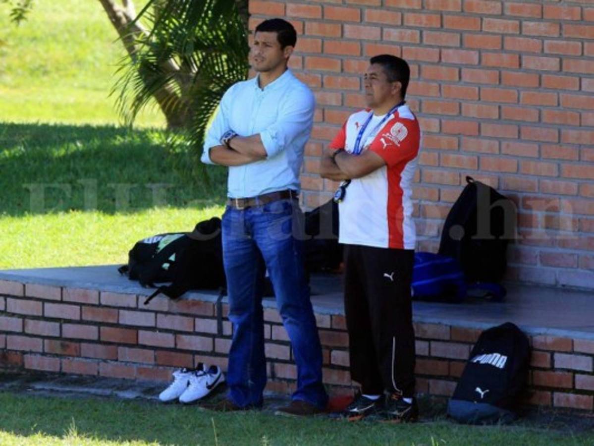 Noel Valladares visitó entrenamiento del Olimpia