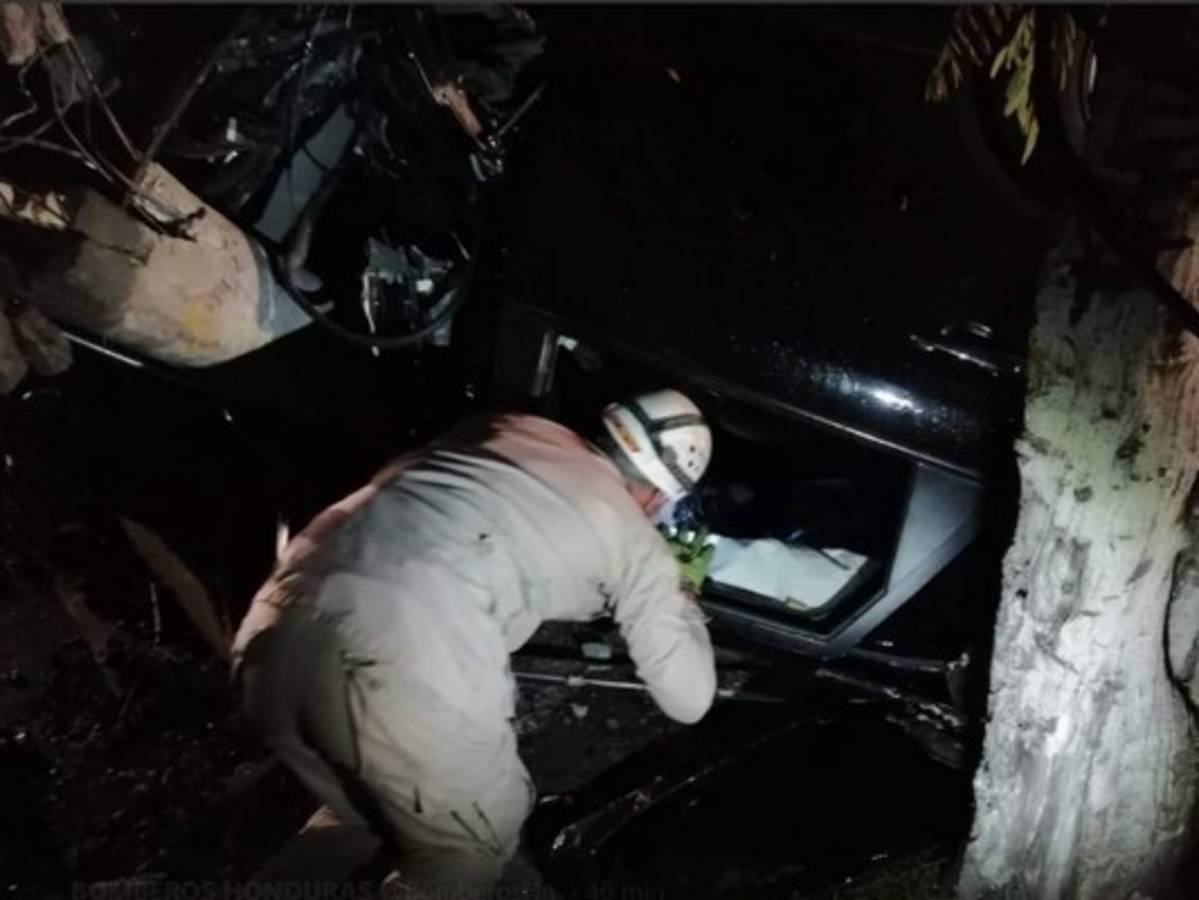 Dos heridos deja aparatoso accidente en el bulevar Kuwait