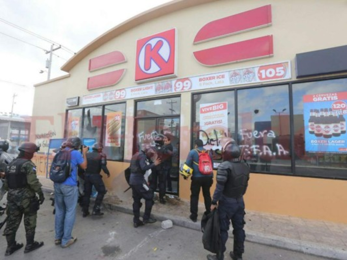 Saqueos y violencia en protesta de la Alianza en la capital de Honduras