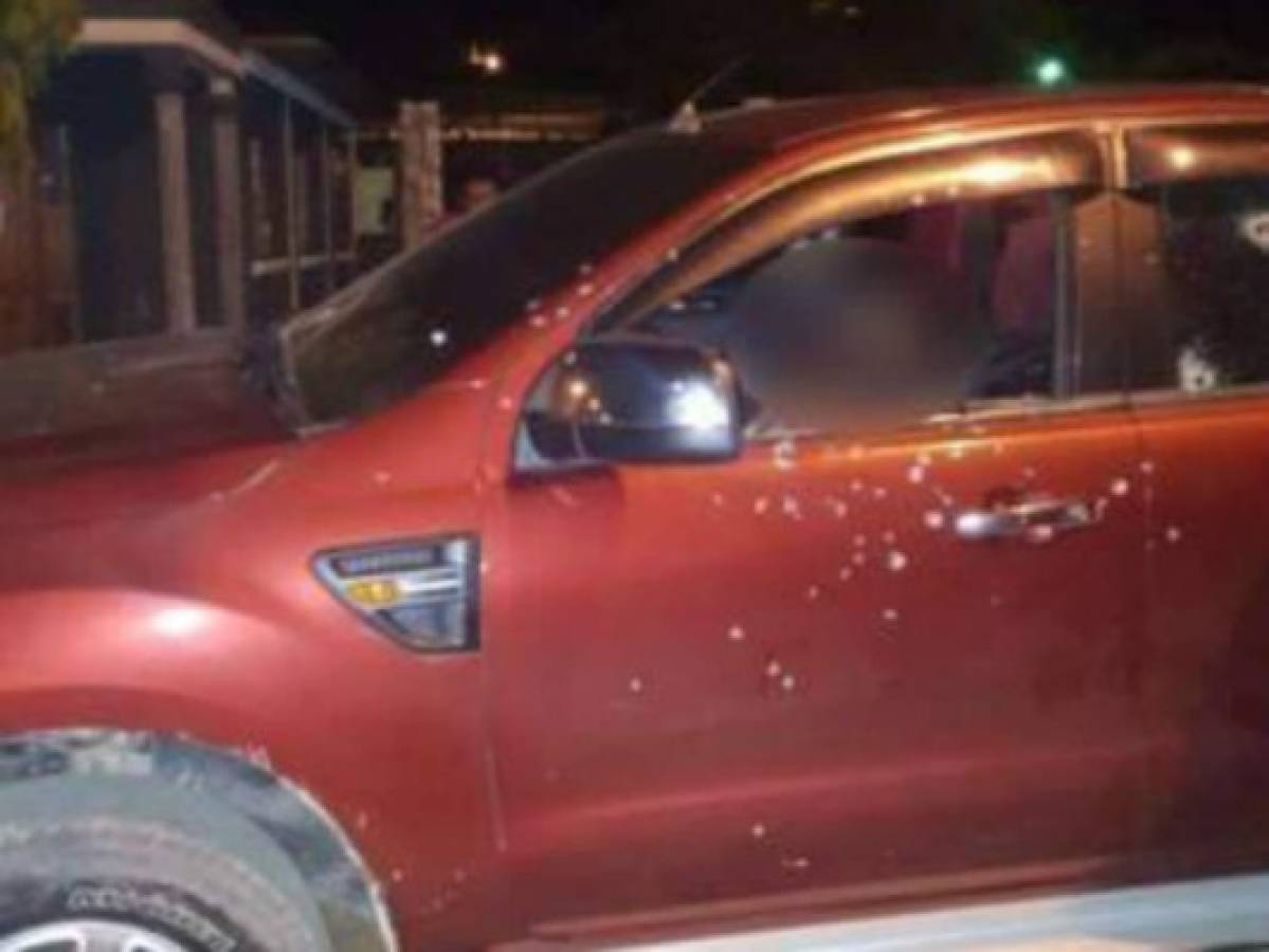 El vehículo en el que se conducía Manrique Amador quedó perforado por las balas.