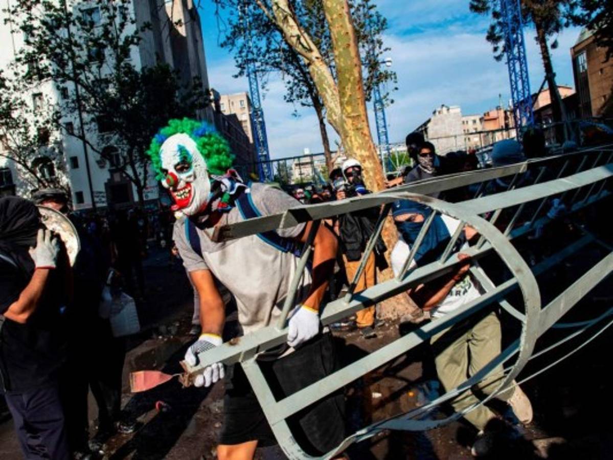 Más de un centenar de detenidos en violenta protesta en Chile