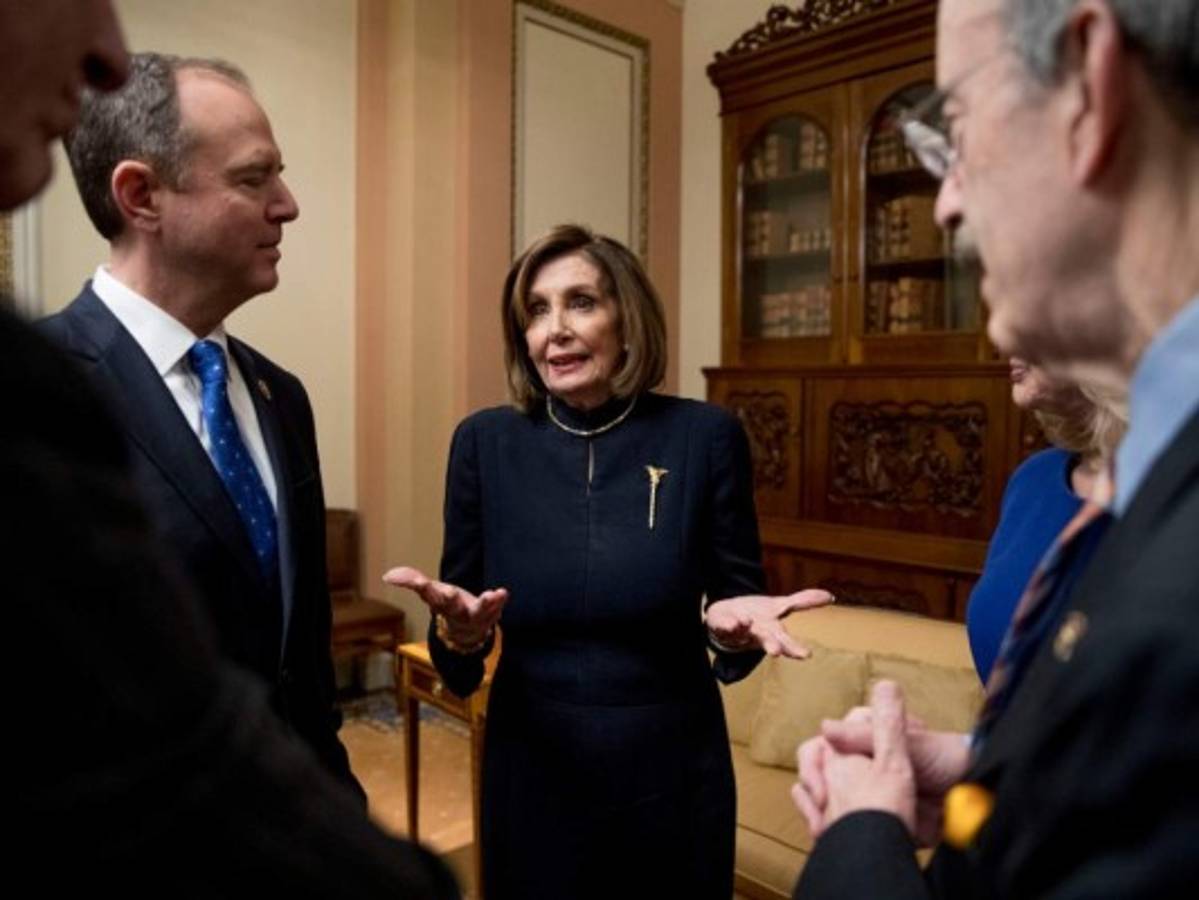 Pelosi genera confusión sobre juicio político a Trump  
