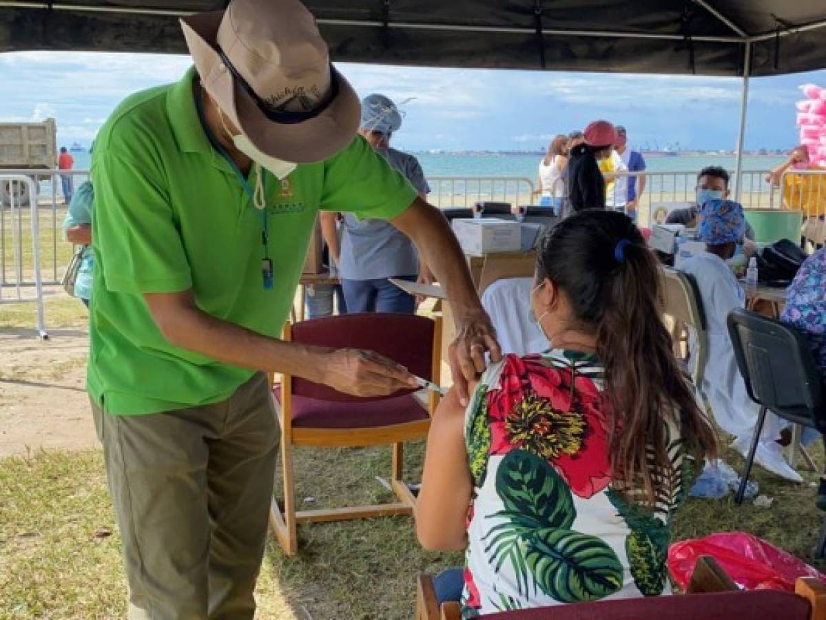 Durante Feriado Morazánico vacunaron a más de 16 mil personas en centros turísticos