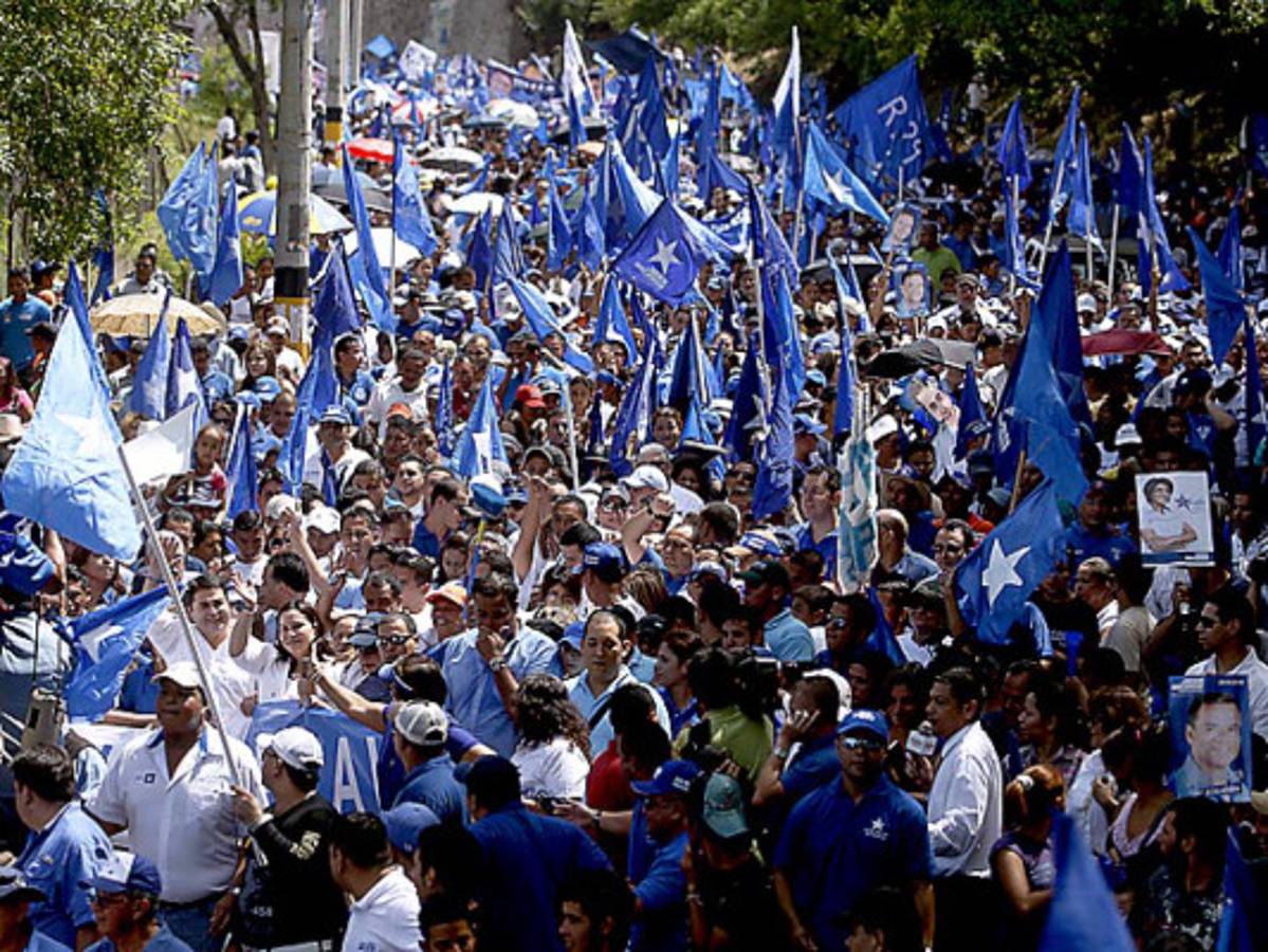 Nacionalistas de Azules Unidos realizan 'marcha por la unidad' en la capital hondureña