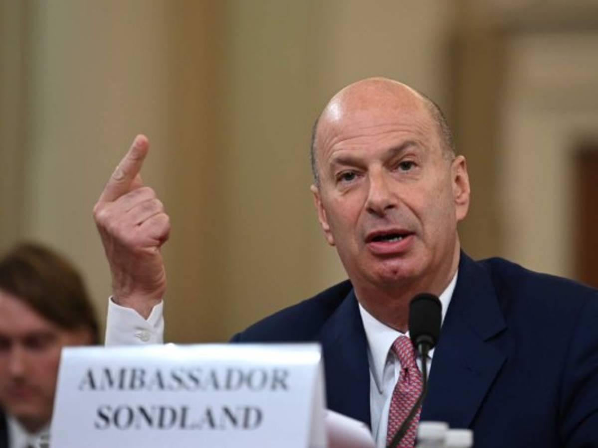 Embajador de EE UU dice que seguía órdenes de Trump sobre Ucrania