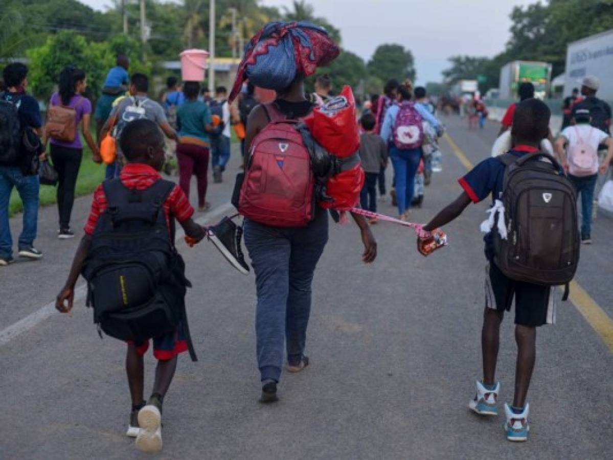 Autoridades mexicanas disuelven caravana de 2,000 migrantes que marchaba a la capital