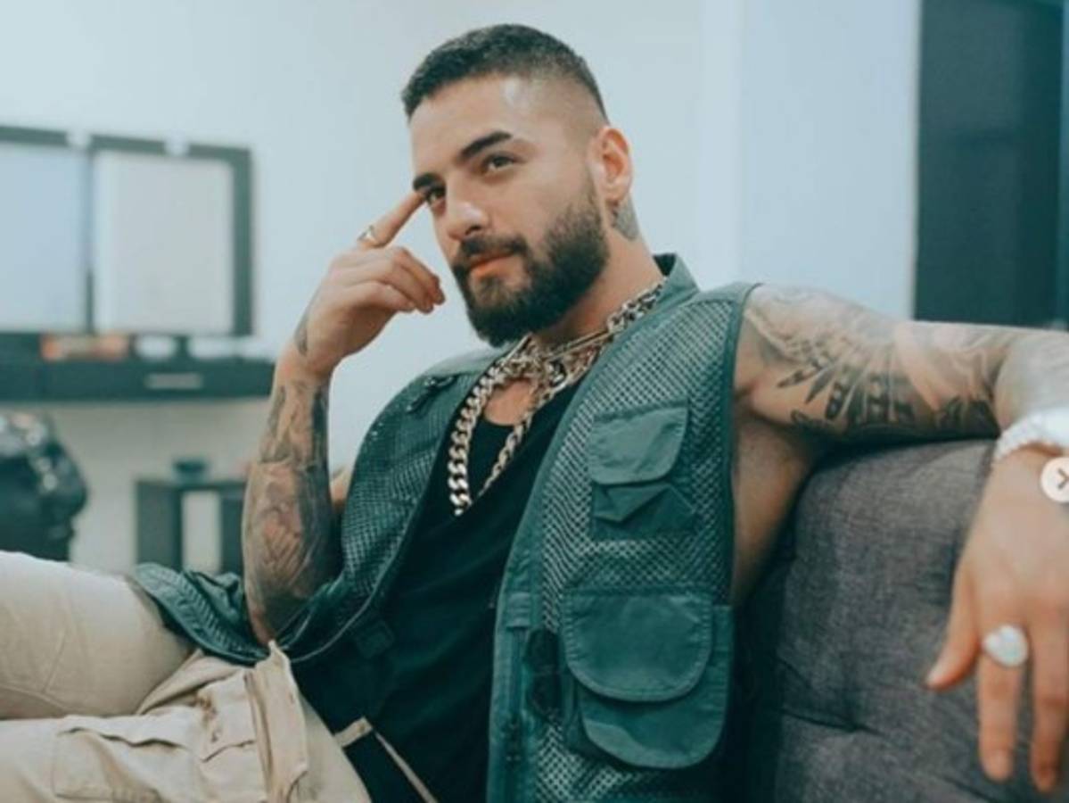 Maluma confesará en 2020 su homosexualidad, según Monhi Vidente