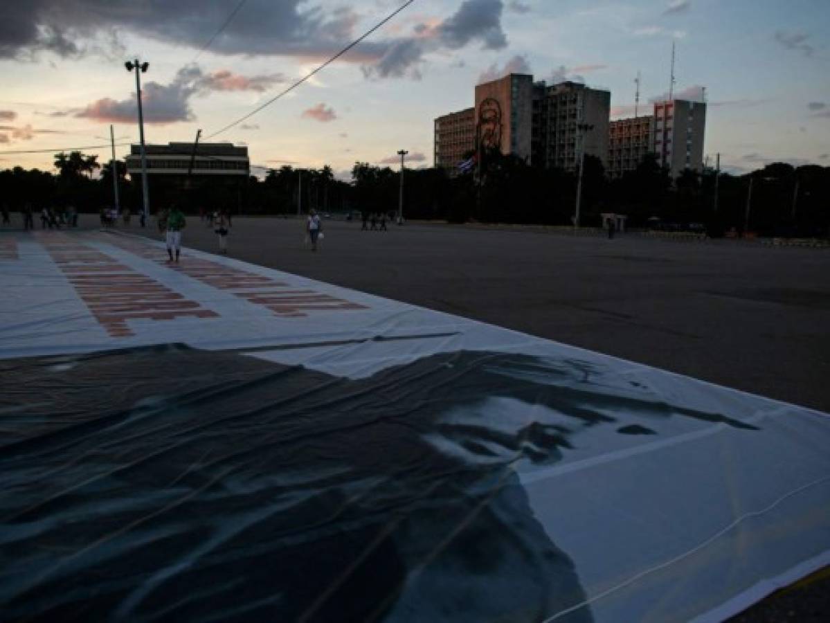 Masivo tributo a Fidel Castro en su amada plaza de la Revolución