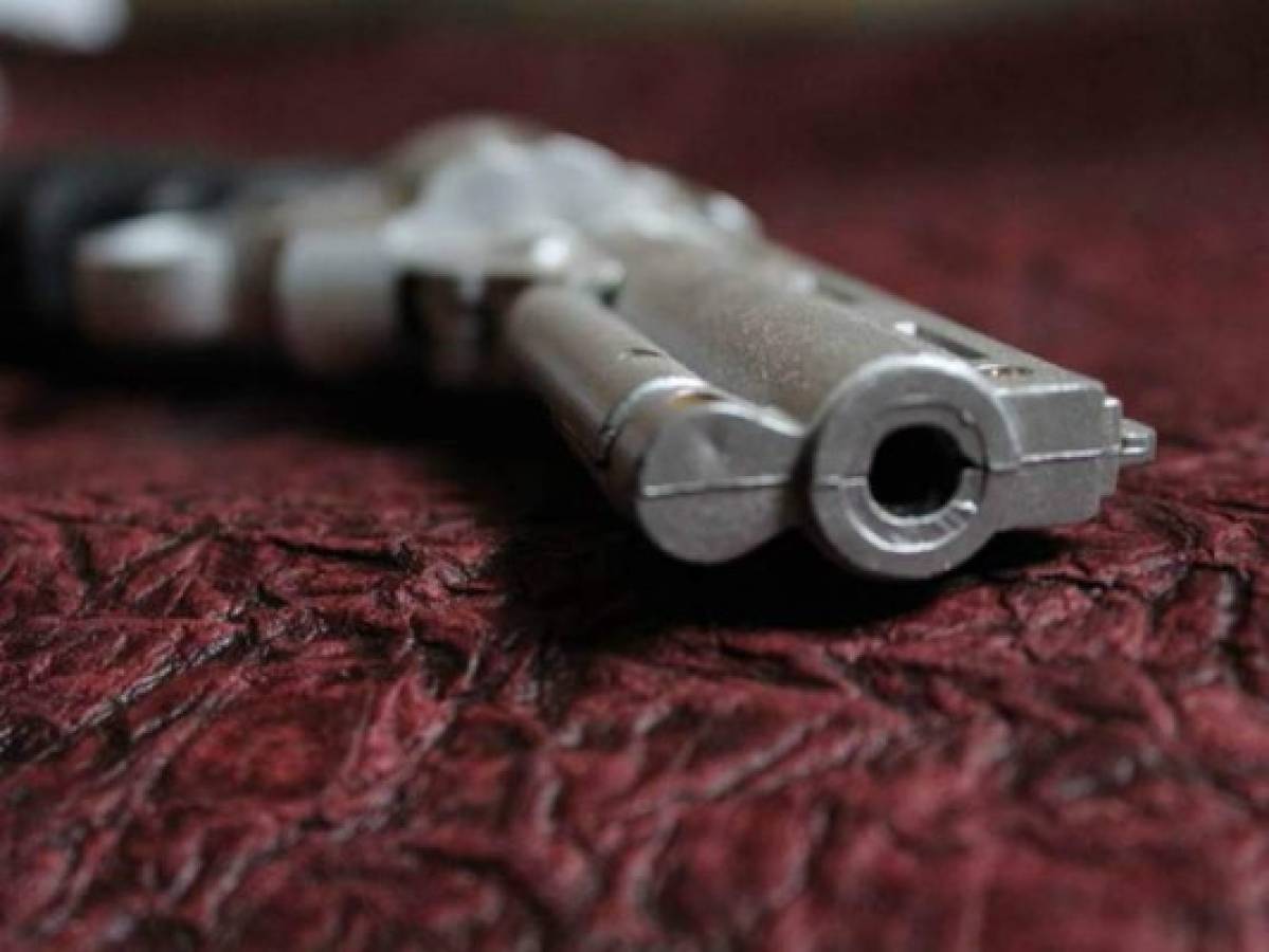EEUU: niño de 4 años dispara por accidente a su madre, amante de las armas  