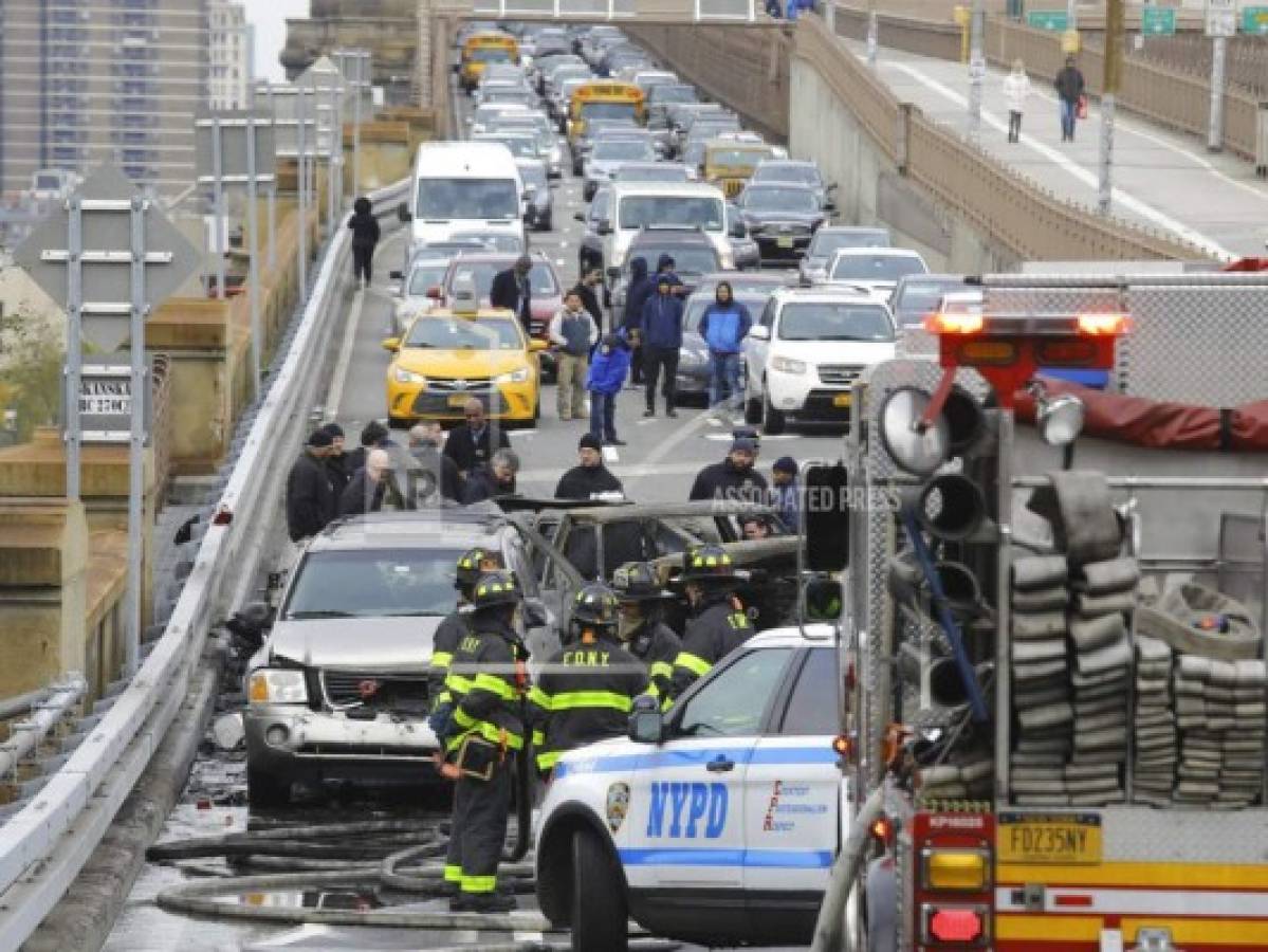 Muere una persona en violento choque en Puente de Brooklyn 