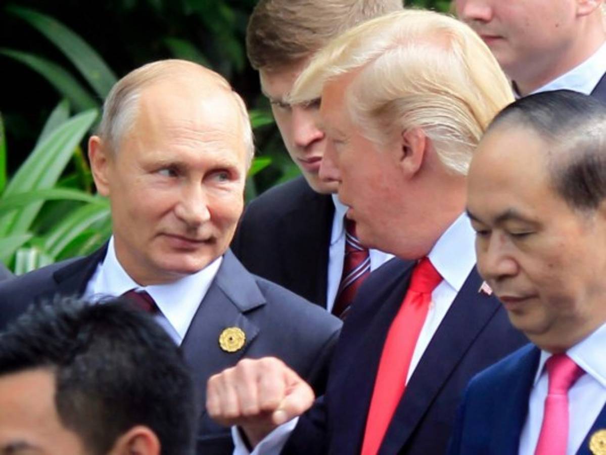 Donald Trump y Vladimir Putin hablan por teléfono sobre la situación de Siria