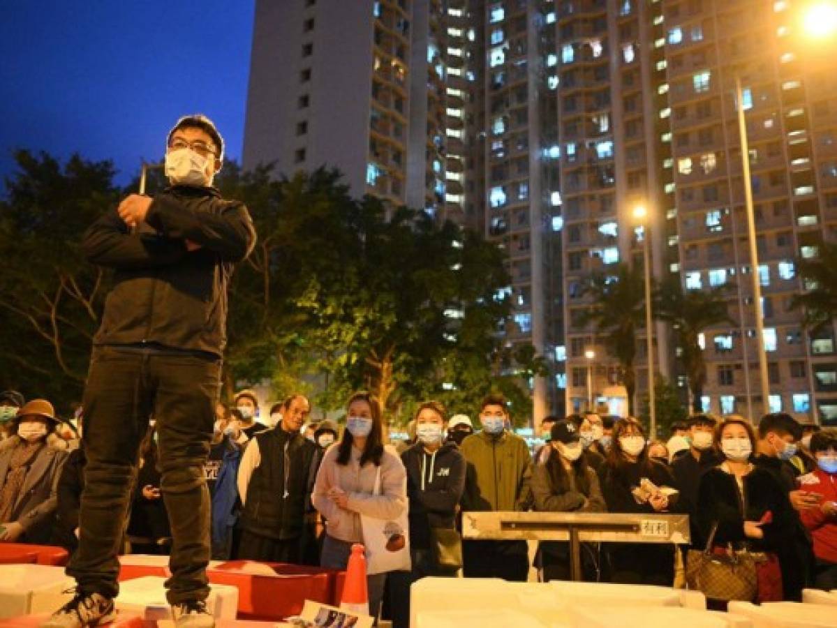 Manifestantes atacan centro de cuarentena para infectados de coronavirus en Hong Kong