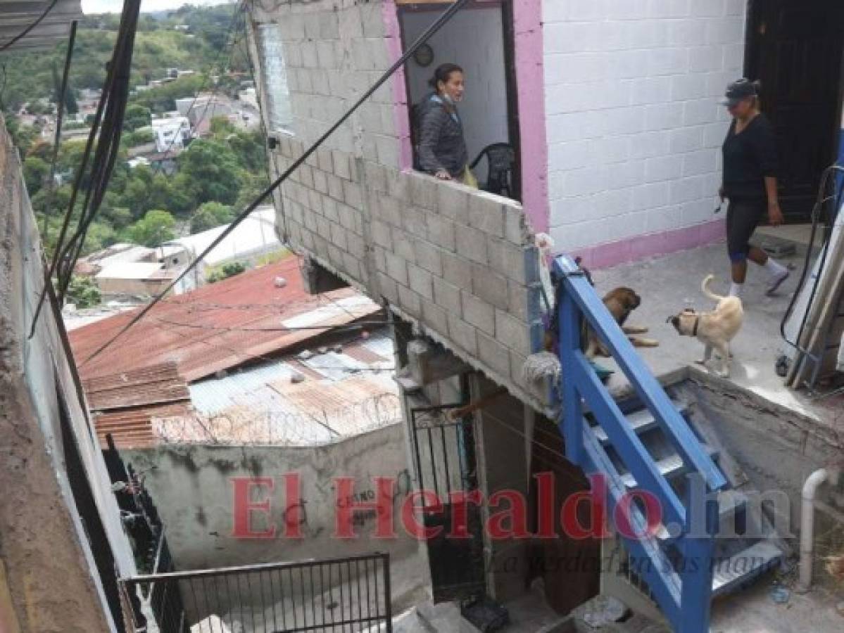 Doña Cecilia lo perdió todo en la colonia Divanna de la capital de Honduras. Foto: El Heraldo