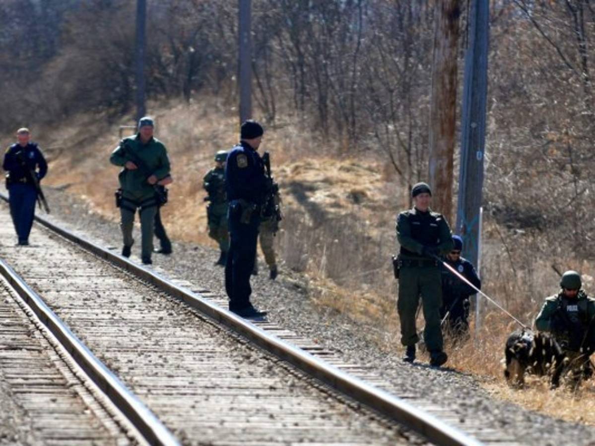 Autor de tiroteo en univesidad de Michigan mató a sus padres y luego se fugó