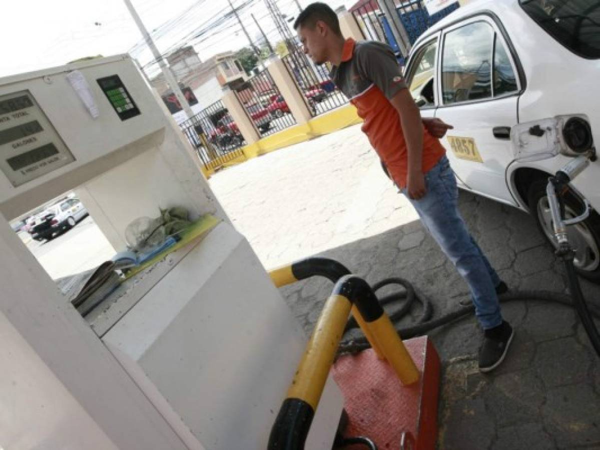 El gobierno dispone de 20 millones de lempiras para cambiar sistema de gas a taxis