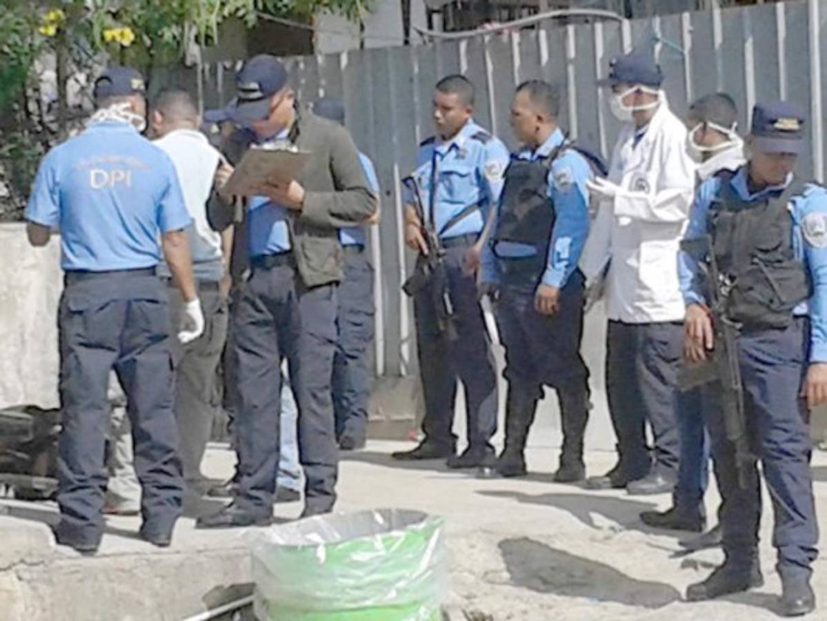 Matan a guardia y roban seis armas