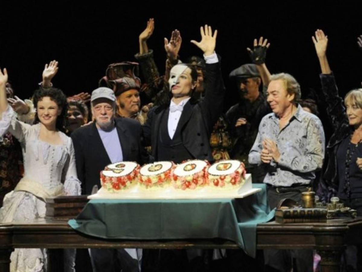 Elenco dirigido por la leyenda de Broadway. Foto: AFP.