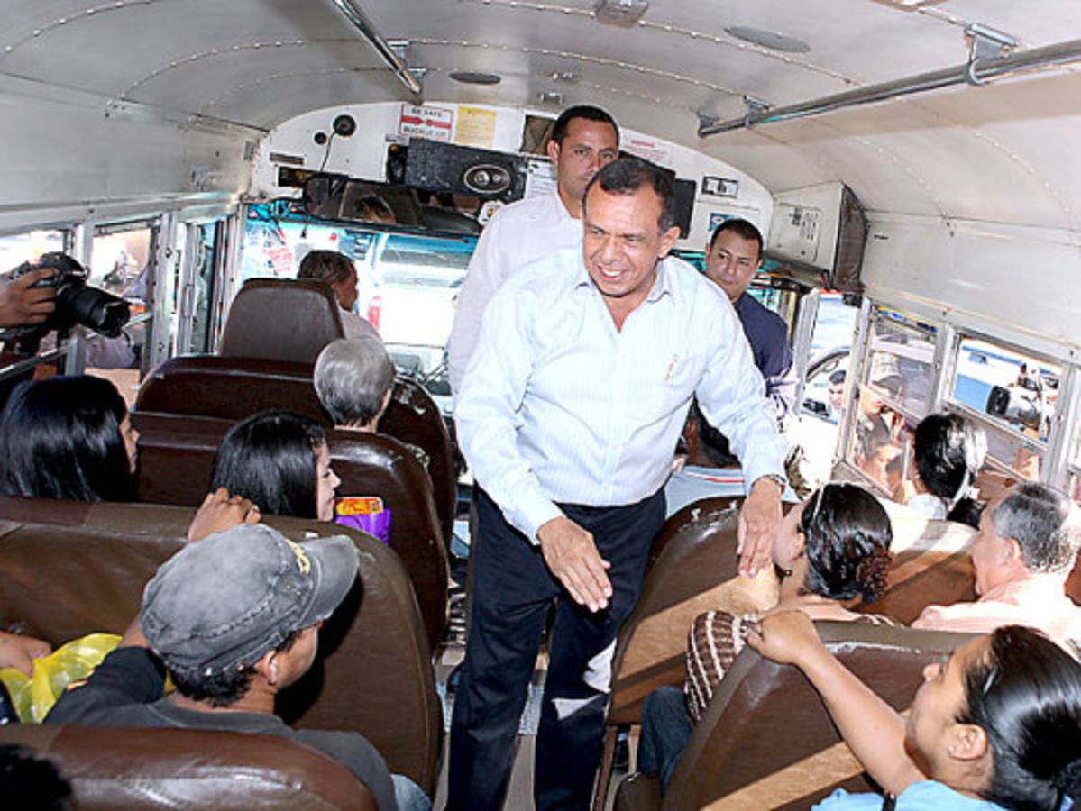 'Pepe' Lobo supervisa a militares en buses