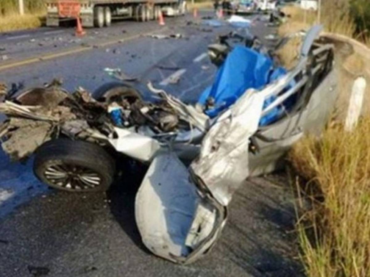 El automotor quedó totalmente destruido.