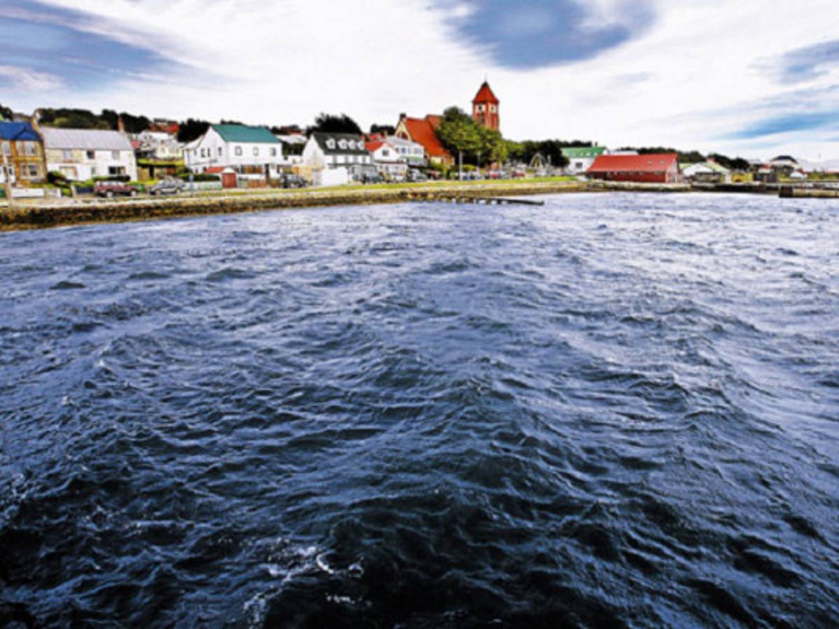 Cameron promete apoyo a las Malvinas