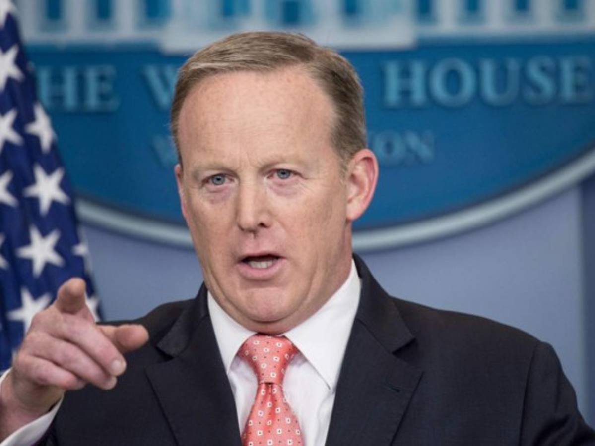 Renuncia el portavoz de la Casa Blanca Sean Spicer