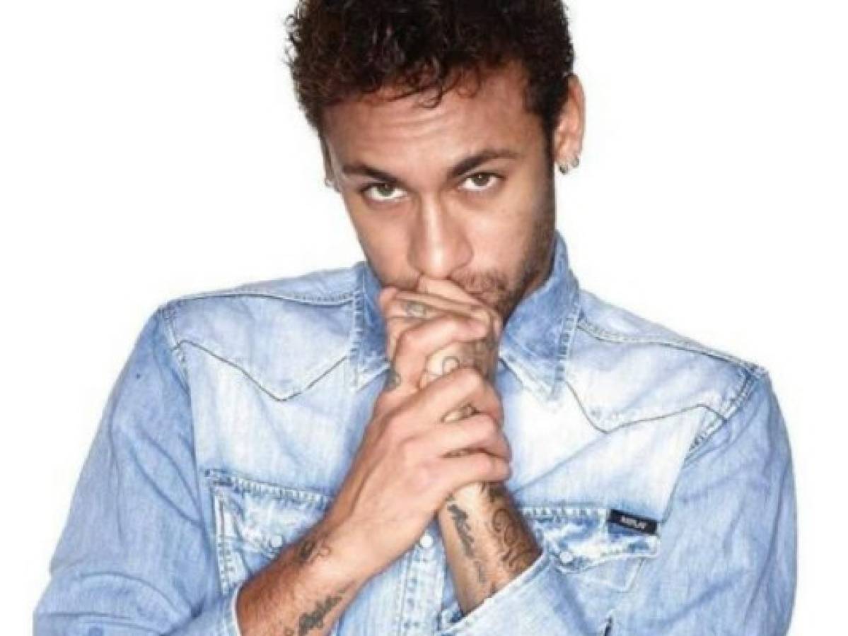 FOTO: Neymar desata la controversia al publicar una imagen semidesnudo