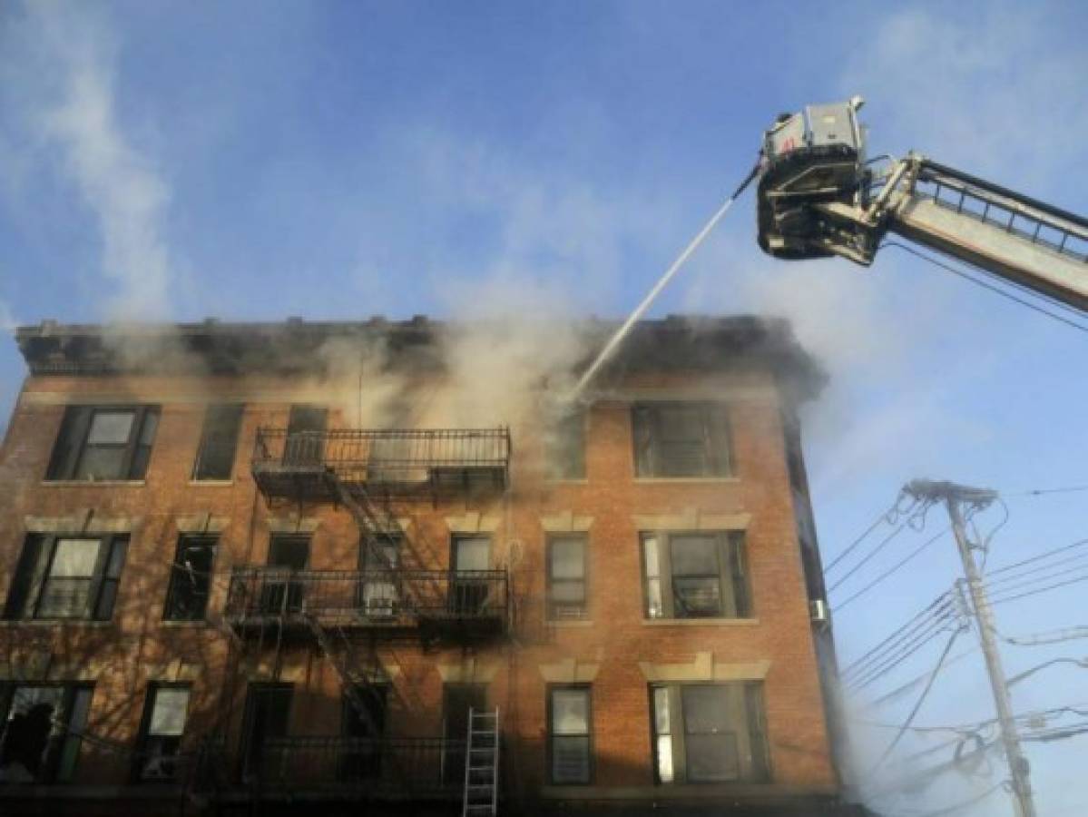 La cifra de muertes del incendio del Bronx sube a 13  