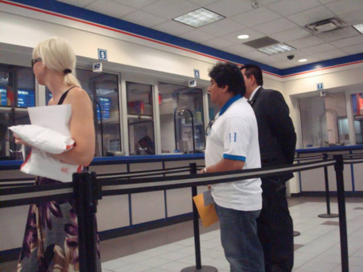 Los consulados no deben cobrar por TPS